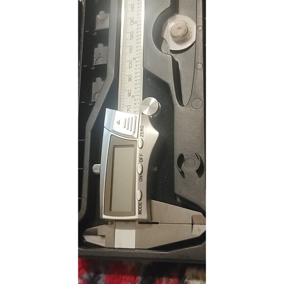General Digital Fractional Caliper w Extra-Large LCD Screen 3 Mode Display 6-In - Picture 13 of 16